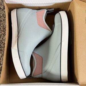 Stylish Women's Slip-On Sneakers - Light Blue and Pink